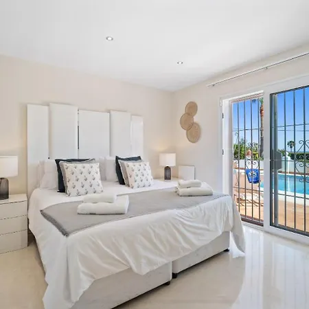Palmeras With Heated Pool, La Cala De Mijas *